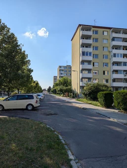 Cool Apartment Znojmo Buitenkant foto